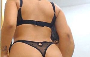 Sexy Babe Vibrating Her Pussy Using Her Toy