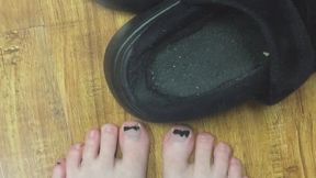 BLONDE HARDWOOD SIZE 7 PLATFORM SLIPPERS