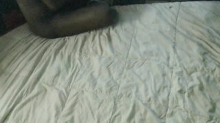 Amatorska czarna para gejów: ciasny tyłek tatusia wylizany i ostro ru*chany