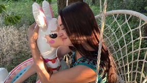 Swing & Deflate – Relaxing Hiss in a Robe