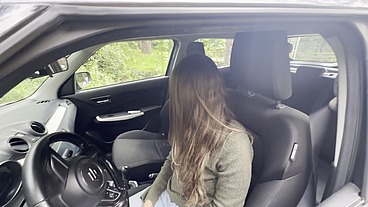 Nos excita escuchar el sonido del carro, besarnos, tocarnos las tetas y tener orgasmos