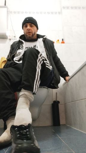 After the Cinema in Wc. Dirtyjunkbro and Socks