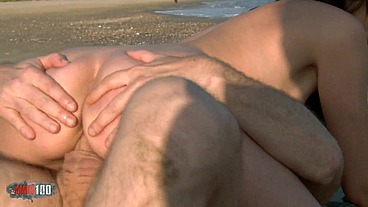 Kimber remembers how good it is to fuck at the beach