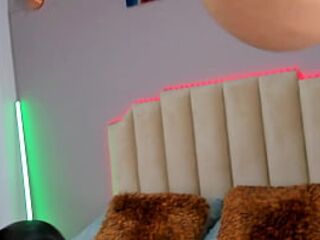 Unforgettable lalin girl likes to get sex everyday! That babe has a very juicy cunt!