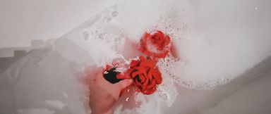 i take a long hot bath i can't resist the urge to slide a dildo in my ass and pussy
je prend un long et chaud bain, je ne résiste pas à l'envie