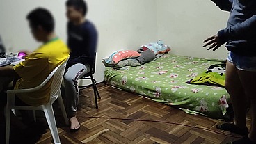 Estoy donde mi mejor amigo jugando en la pc Luego viene Su ESPOSA le pone los cuerno conmigo ya que mi mejor amigo no se la folla aprovecho para FOLLARMELA MIENTRAS EL SIGUE JUGANDO