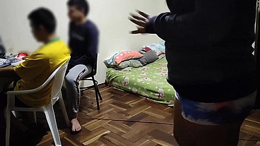 Estoy donde mi mejor amigo jugando en la pc Luego viene Su ESPOSA le pone los cuerno conmigo ya que mi mejor amigo no se la folla aprovecho para FOLLARMELA MIENTRAS EL SIGUE JUGANDO