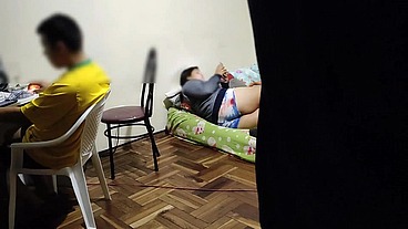 Estoy donde mi mejor amigo jugando en la pc Luego viene Su ESPOSA le pone los cuerno conmigo ya que mi mejor amigo no se la folla aprovecho para FOLLARMELA MIENTRAS EL SIGUE JUGANDO