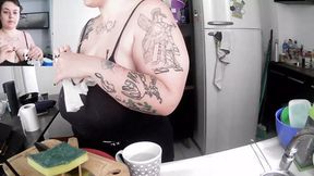 Hot tattooed cougar scrubbing saucy dishes with juicy jugs on full display