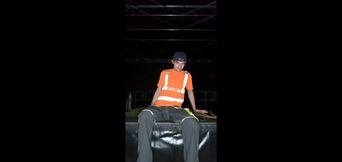 Sexy (Pissing) Worker
