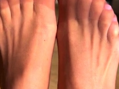Amateur Foot Fetish Girlfriend Sucks and gives a Footjob