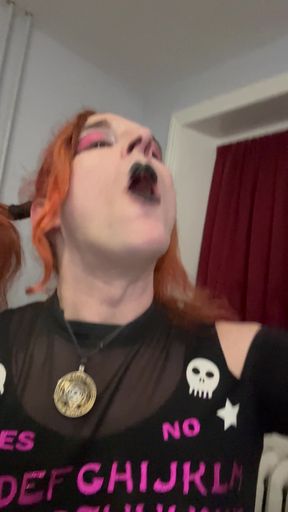 Intersex milf deepthroats dildo